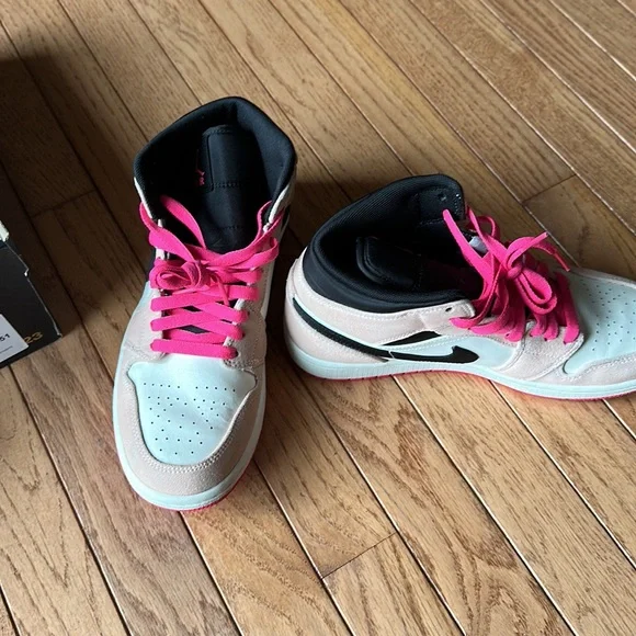 Air Jordan MID SE CRIMSON tint Hyper Pink-black